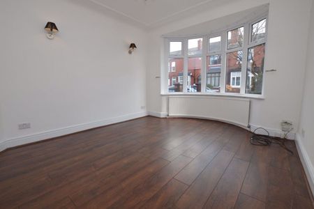 3 Bedroom Terraced House - Photo 2