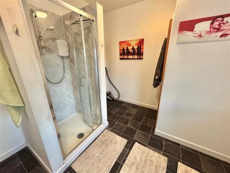 Sherbrook Terrace, Daybrook, NOTTINGHAM - Photo 3