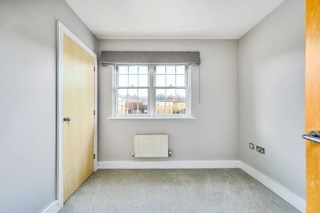 Kensington, Eastbourne | Four-Bedroom House - Photo 4