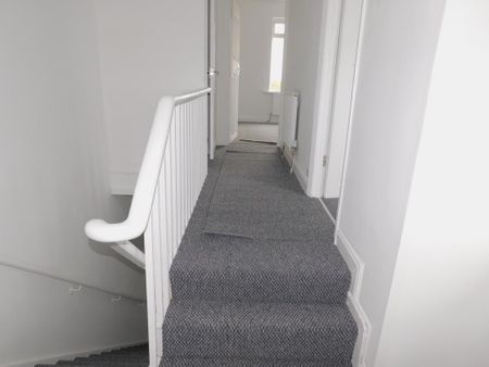 3 bedroom terraced house to rent - Photo 2