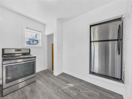 Detached Home For Lease | X8283028 - Photo 4