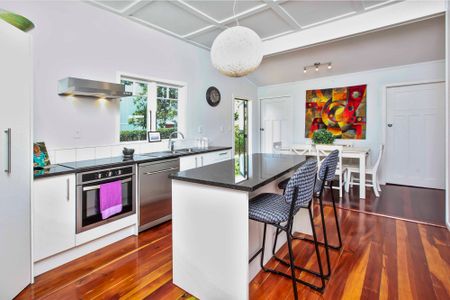 Charming 1930s Bungalow in Vibrant Otahuhu - A Perfect Blend of Character and Modern Living - Photo 2