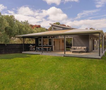 FAMILY TREAT - Photo 1