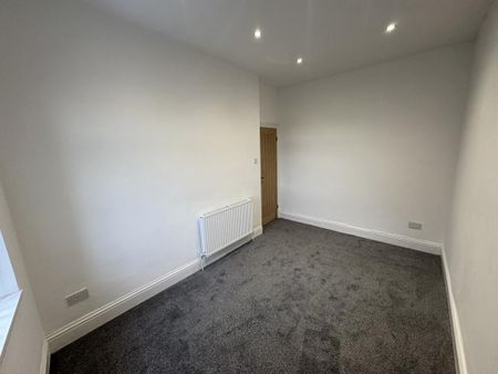 4 bedroom detached house to rent - Photo 4