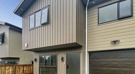 Modern Townhouse - Photo 5