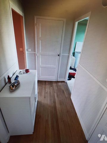 COUTANCES, centre ville appartement F2 non meublé - Photo 2