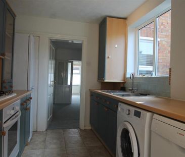 2 bedroom end of terrace house to rent - Photo 6