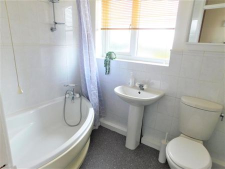 1 bedroom semi-detached house to rent - Photo 4