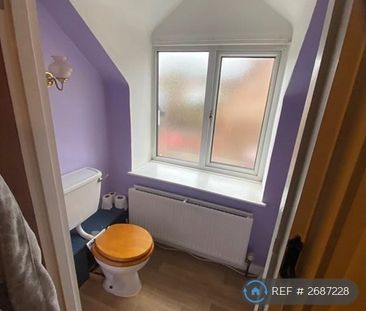 2 bedroom semi-detached house to rent - Photo 5