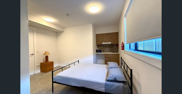 Modern Furnished Studio Apartment - Photo 1