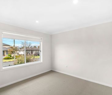 Modern, Move-In Ready Home in the Heart of Kanahooka! - Photo 5