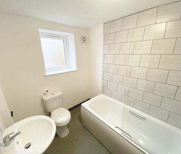 151 Chorley Old Road, Bolton - Photo 4