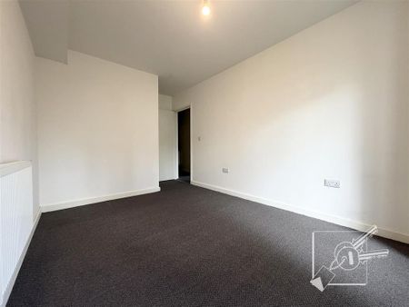 2 bedroom ground floor flat to rent - Photo 2