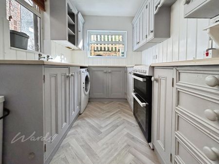 2 bedroom end of terrace house to rent - Photo 3