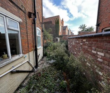 4 bedroom terraced house to rent - Photo 2