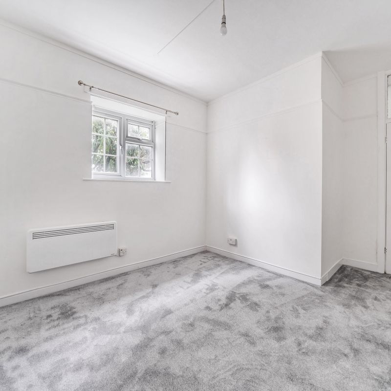 Church Street, Walton-on-thames, KT12 - Photo 1