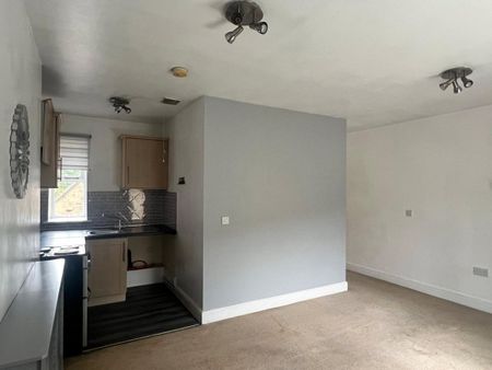 Halifax Road, Staincliffe, Dewsbury, West Yorkshire, WF13 - Photo 4