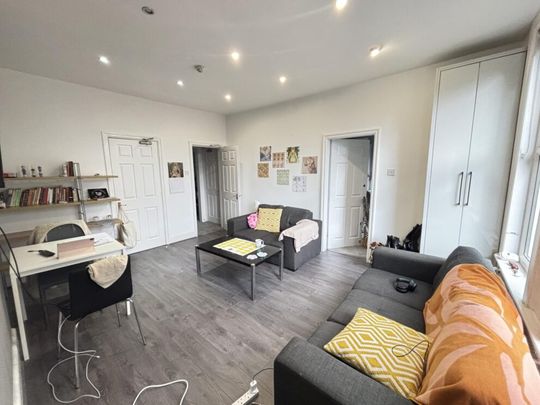 68 Flat 2 Victoria Road, Leeds, LS6 1DL - Photo 1