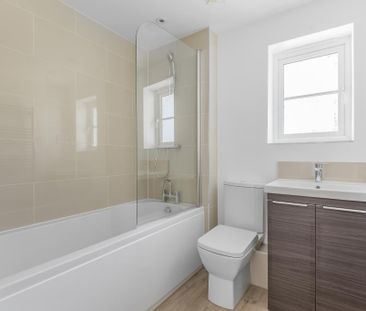 2 bedroom semi-detached house to rent - Photo 6