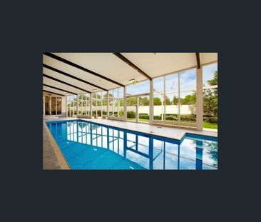 Light-Filled Corner Apartment with Sweeping City Views - Photo 5