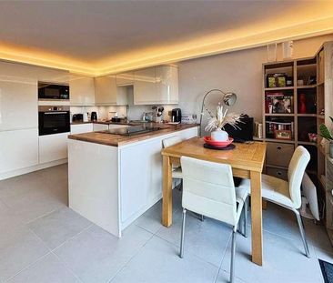Thames Side, Staines-upon-thames, Surrey, TW18 - Photo 1