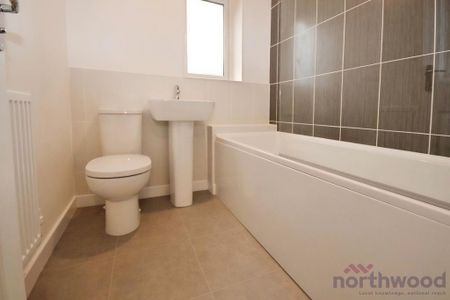 3 bedroom semi-detached house to rent - Photo 5