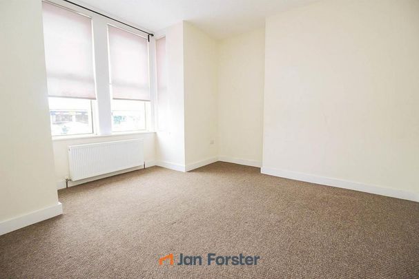 2 bedroom ground floor flat to rent - Photo 1