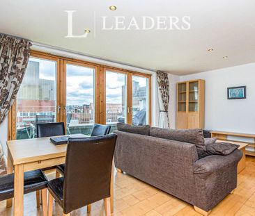 2 bedroom flat to rent - Photo 2