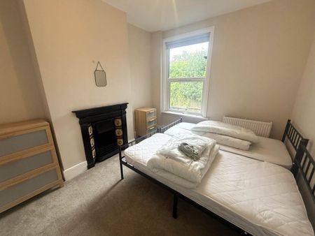 3 bedroom maisonette to rent - Photo 3