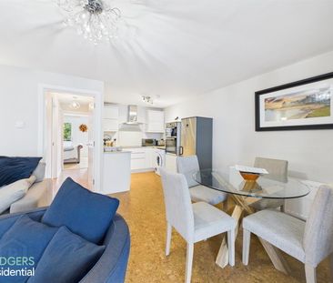 Apt 3, Byron Court - Photo 2