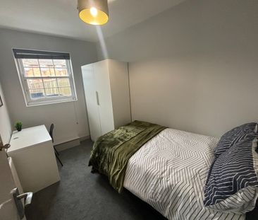 8 Bed Student Accommodation - Photo 1
