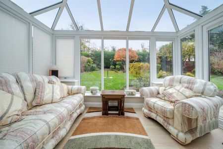 3 bedroom detached bungalow to rent - Photo 2