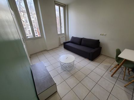 Location Appartement 2 pièces 40m² MARSEILLE 1er - Photo 3