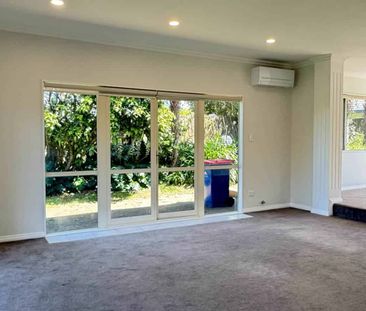 Spacious & Sunny Family Home in a Quiet Cul-de-Sac - Photo 2