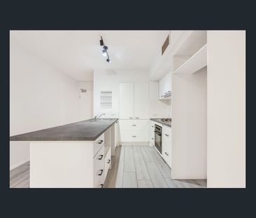 NEWLY Renovated Stunning Apartment - Photo 5