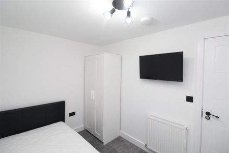 6 bedroom house to rent - Photo 3