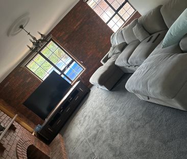 Cranbourne East - Photo 1