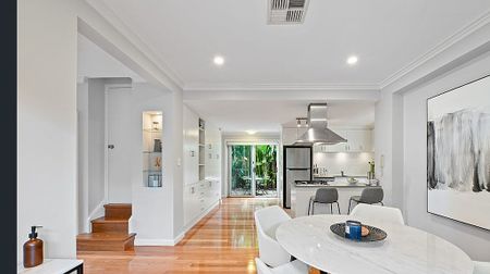 Secluded and stylish 3/4 warehouse conversion - Photo 3