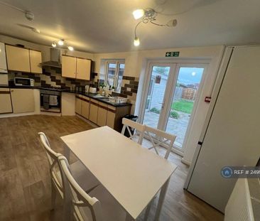 1 bedroom in a house share to rent - Photo 6