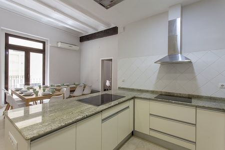 Elegant room with a balcony in El Carmen - Photo 5