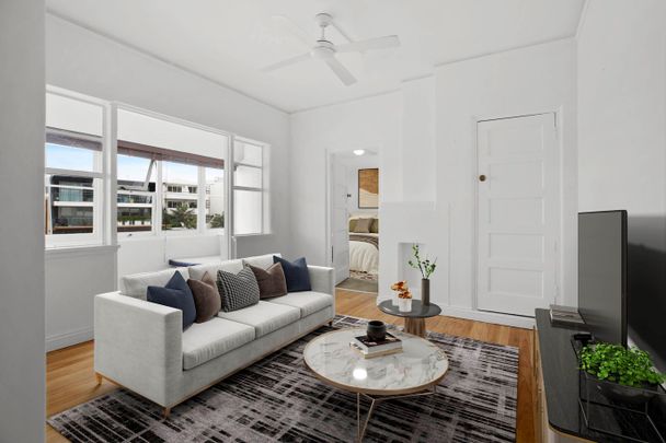 Stunning Surfside Art Deco Apartment In Prime North Bondi Setting - Photo 1