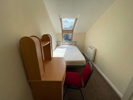 3 bedroom flat to rent - Photo 4