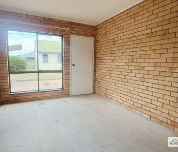 Generous Living Across Five Bedrooms - Photo 5