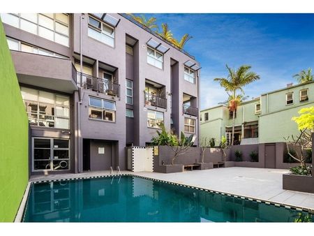 Two Storey Loft Apartment - City Fringe Location - Photo 4