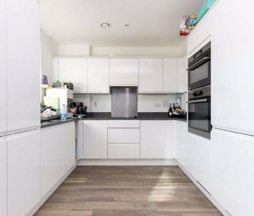 3 bedroom flat to rent - Photo 2