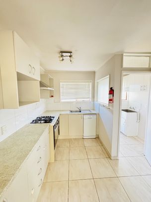 Te Atatu South – 2 Bedrooms - Photo 1