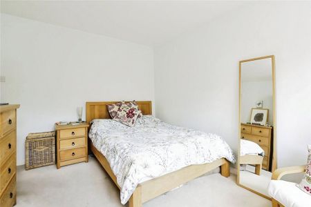 2 bedroom maisonette to rent - Photo 2