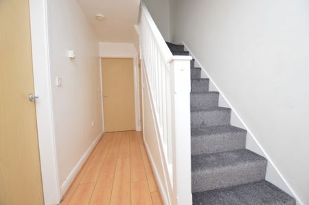 3 Bedroom Mews/Town House - Photo 2