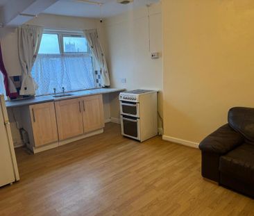 1 bedroom flat to rent - Photo 2