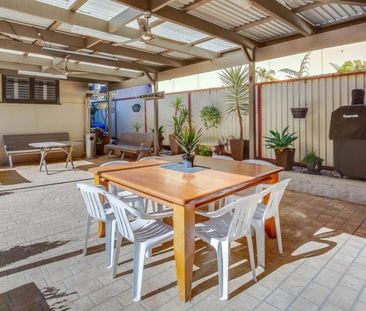 FAMILY GEM WITH STUDY AND TEENAGE RETREAT - Photo 6